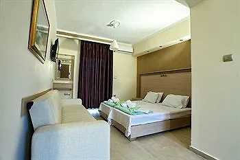 Pieria فندق 3*