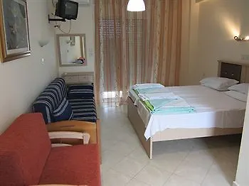 Pieria سكوتينا
