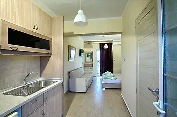Pieria فندق 3*